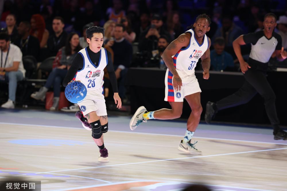 随着比赛的 随着比赛的