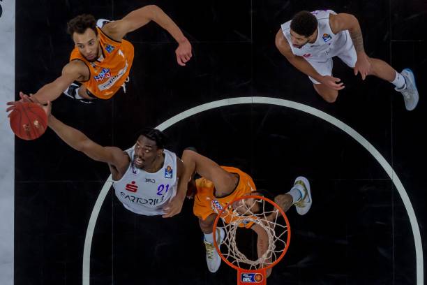 还是在法国 还是在法国